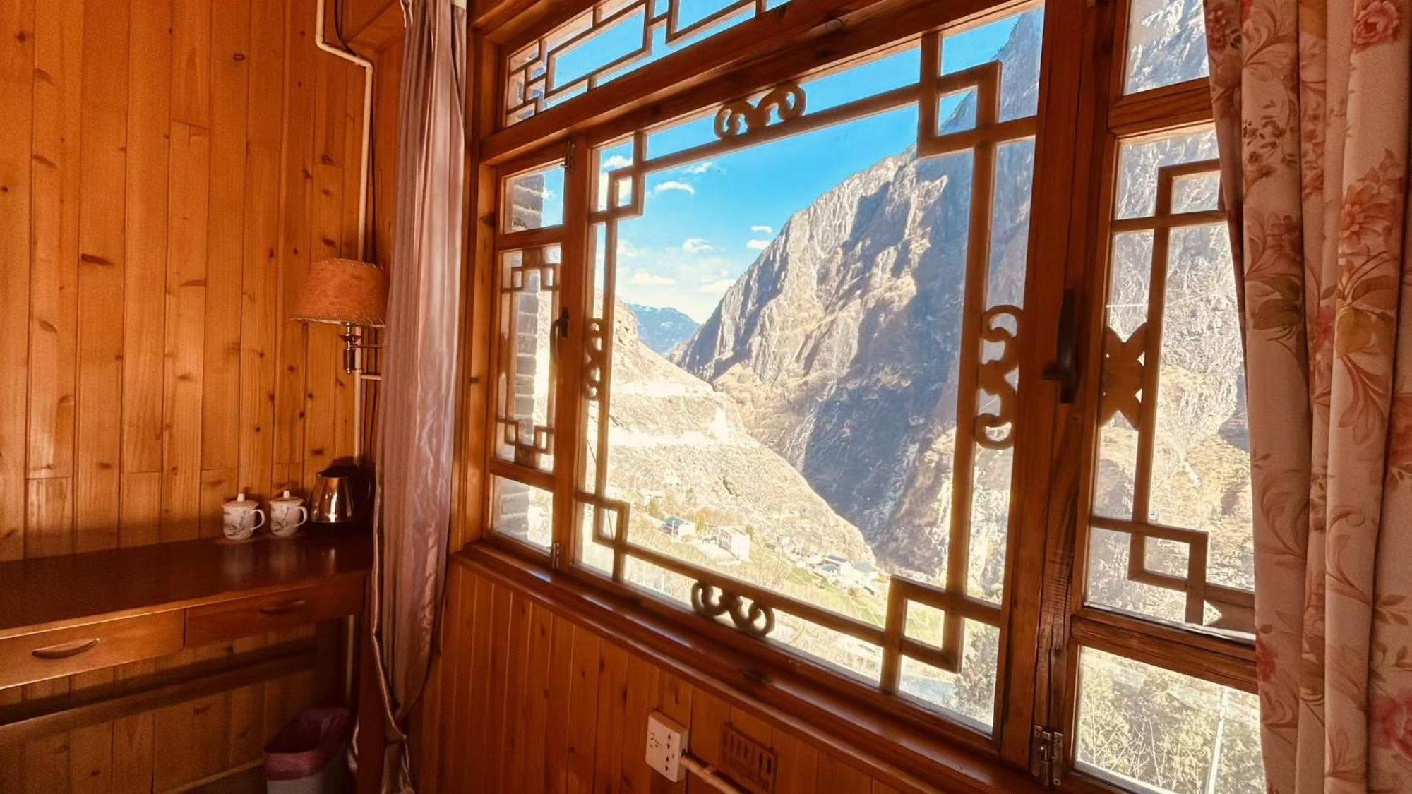 Tiger Leaping Gorge Sean'S Spring Guesthouse Shangri-La Exterior photo