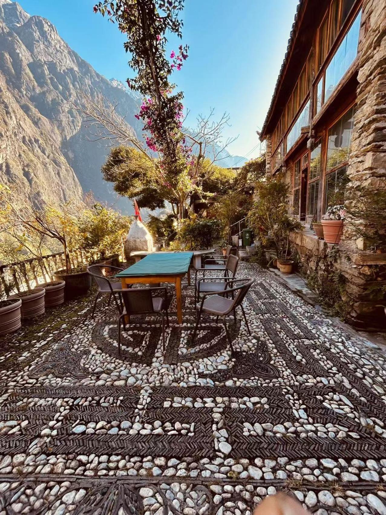 Tiger Leaping Gorge Sean'S Spring Guesthouse Shangri-La Exterior photo