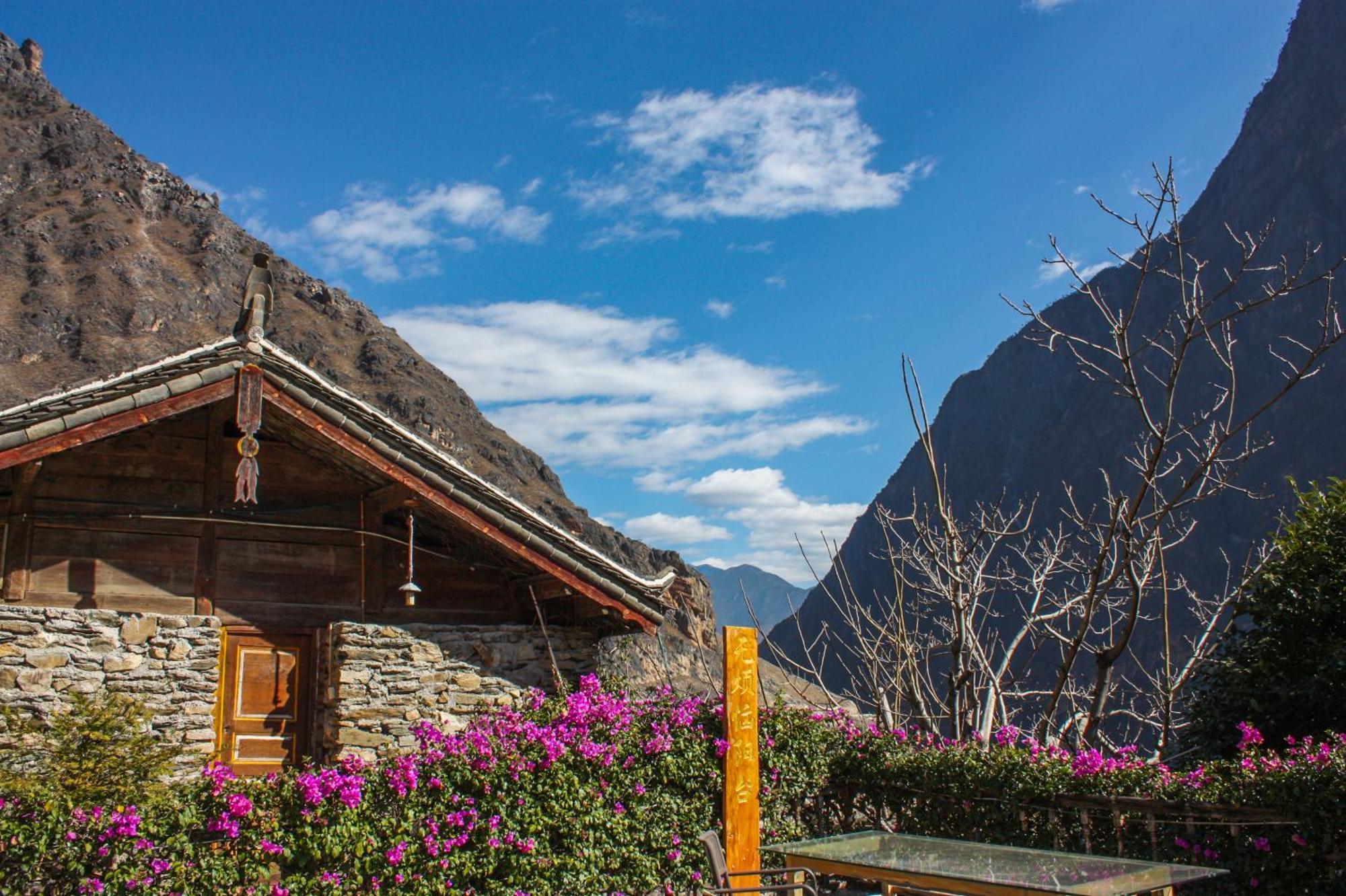 Tiger Leaping Gorge Sean'S Spring Guesthouse Shangri-La Exterior photo