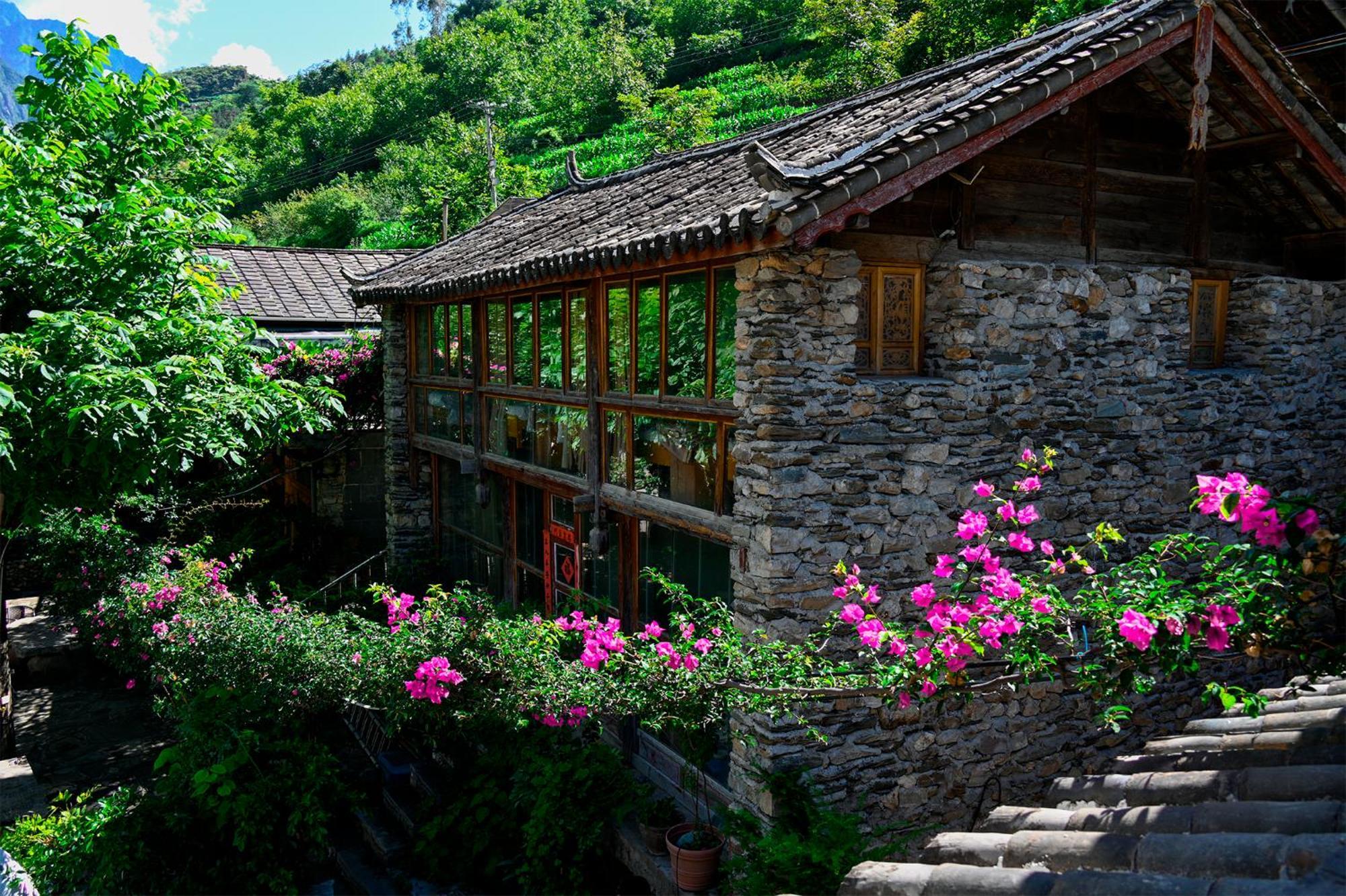 Tiger Leaping Gorge Sean'S Spring Guesthouse Shangri-La Exterior photo