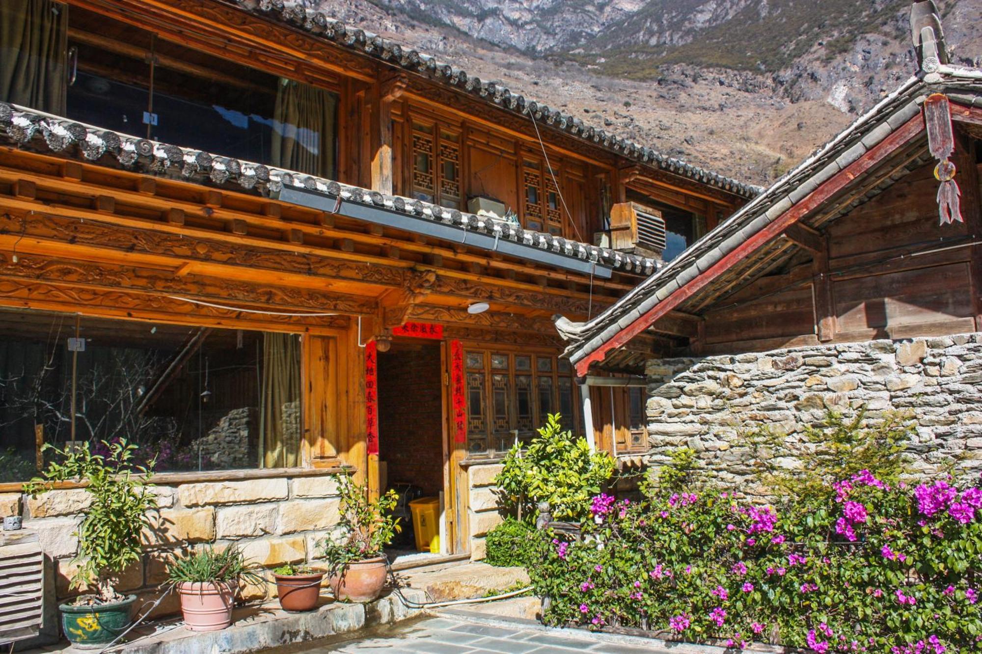 Tiger Leaping Gorge Sean'S Spring Guesthouse Shangri-La Exterior photo